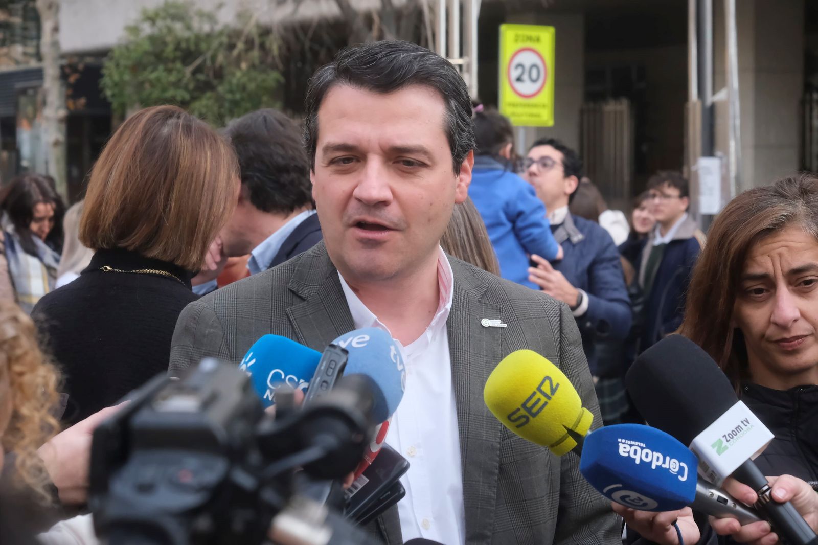 Córdoba celebra el Día del Cáncer Infantil con una marcha con cientos de escolares