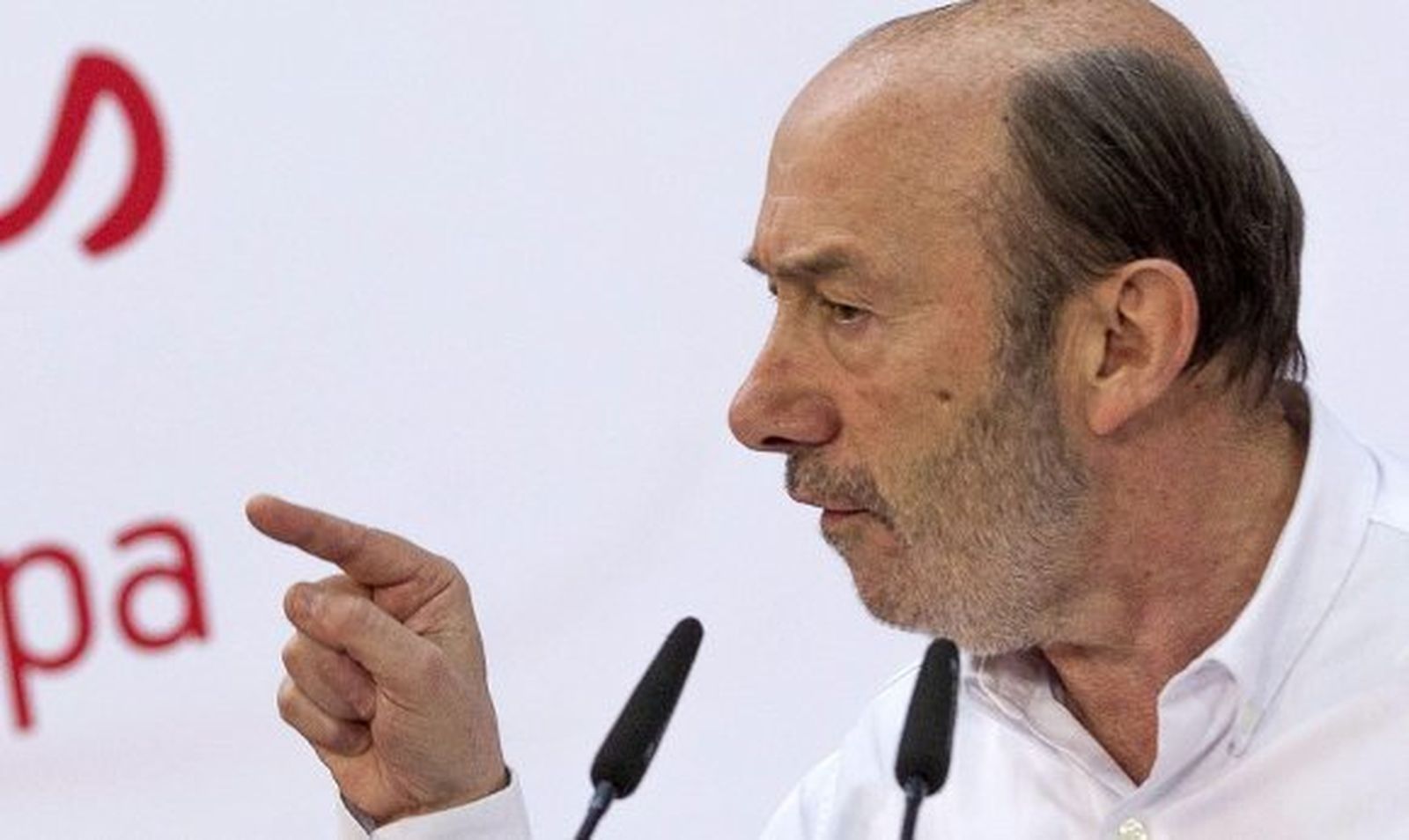 Rubalcaba lamenta que el PP "arremeta contra Cáritas" por su informe sobre la pobreza