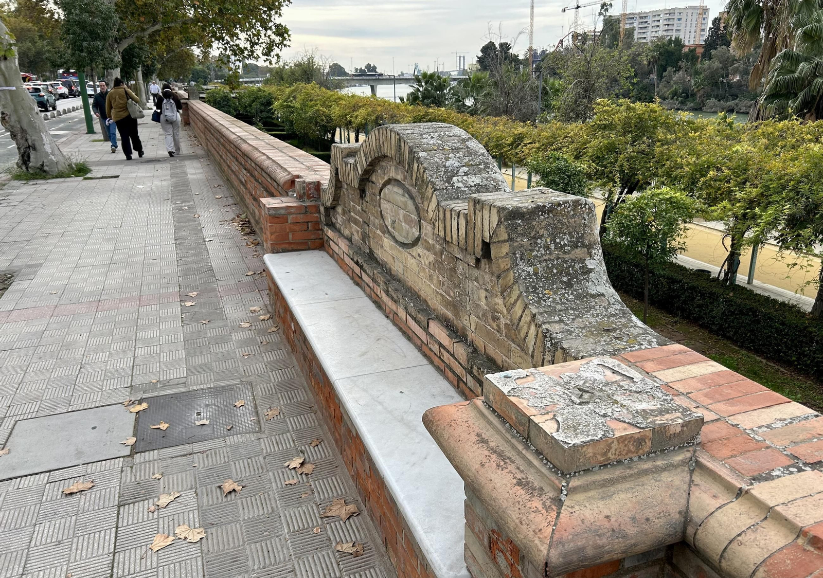 Abandono en los bancos del Paseo de las Delicias