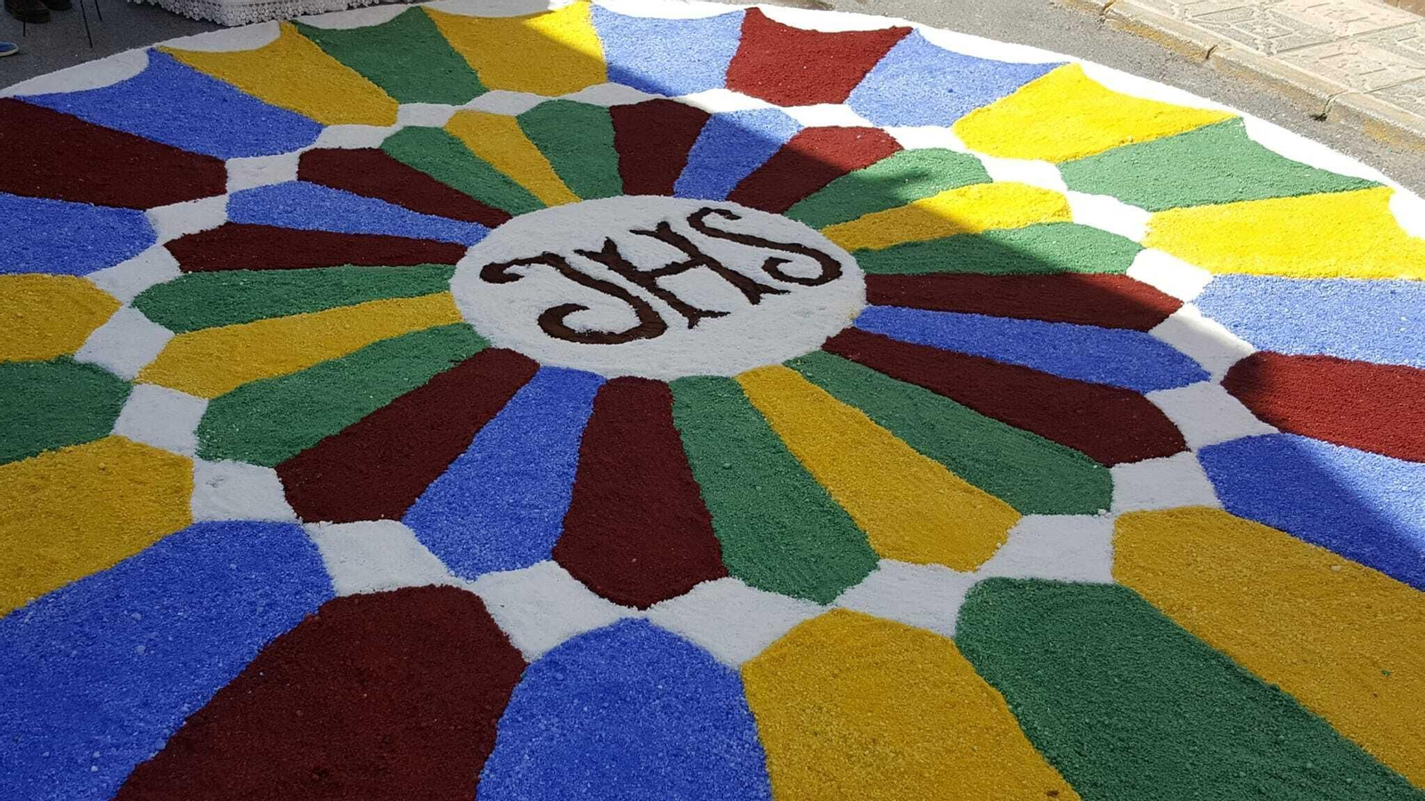 Las imágenes de las espectaculares alfombras del Corpus Christi de Valenzuela