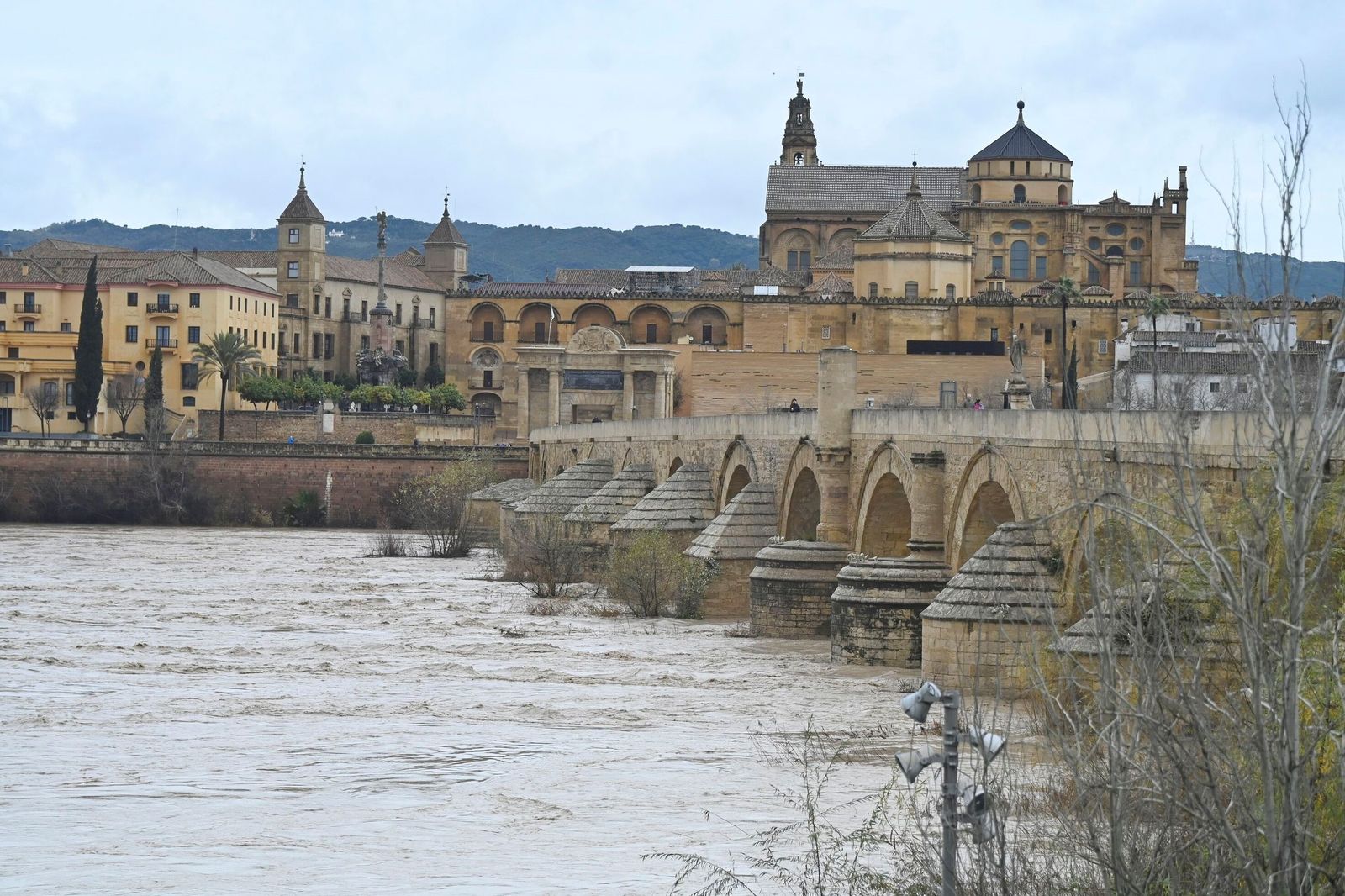 El cauce del río Guadalquivir a su paso por Córdoba tras la borrasca Kristin