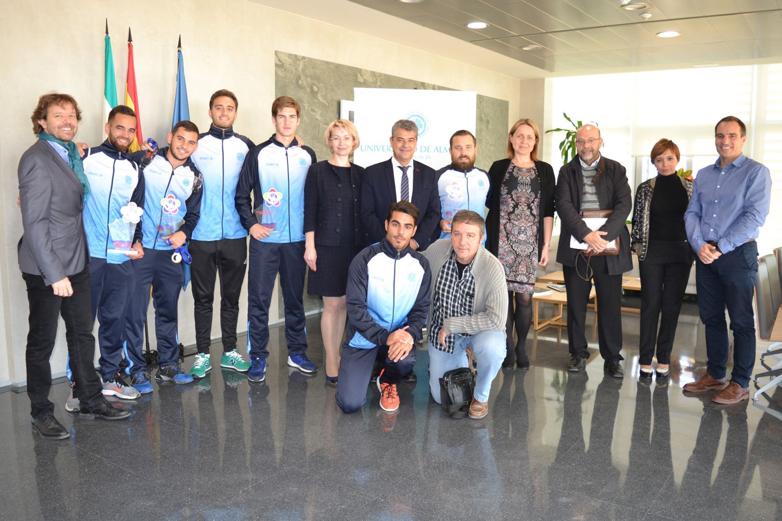 Carmelo Rodríguez recibe a los participantes de la Universidad de Almería encuadrados en la Selección de Europa.