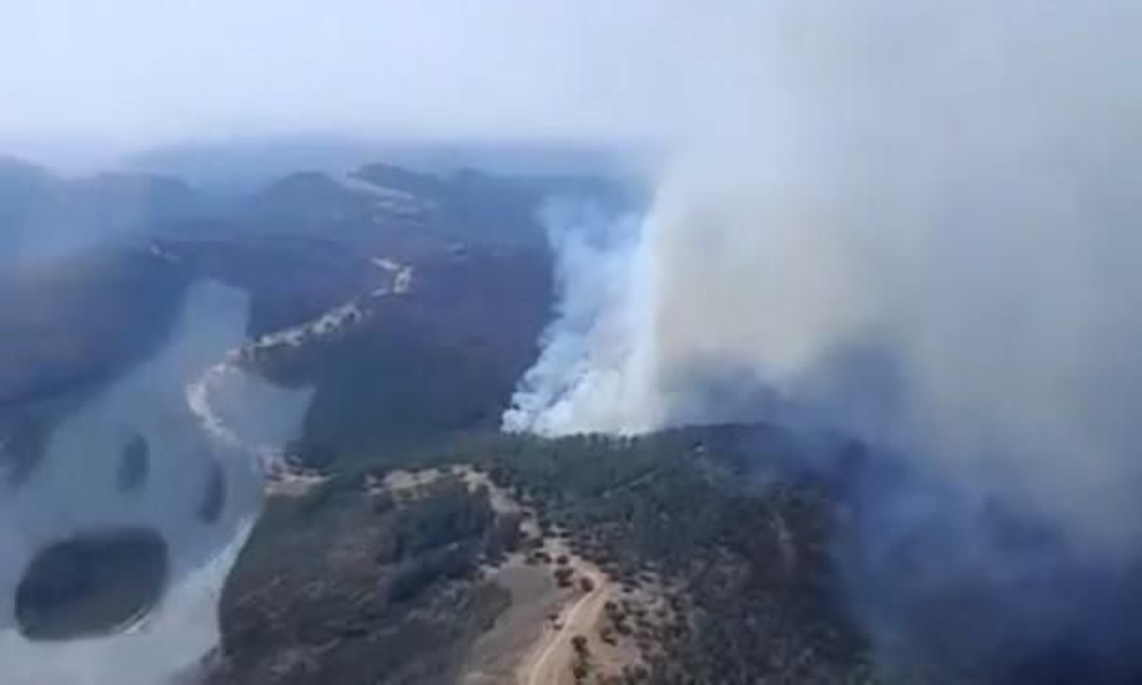 Incendio declarado en Aroche, en Huelva.