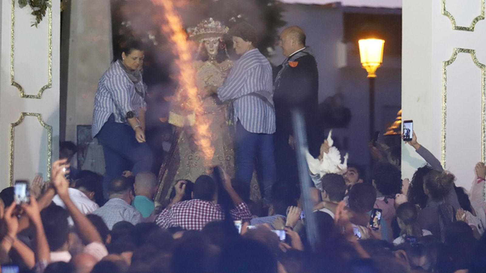 El Chaparral descubre el rostro a la Blanca Paloma.