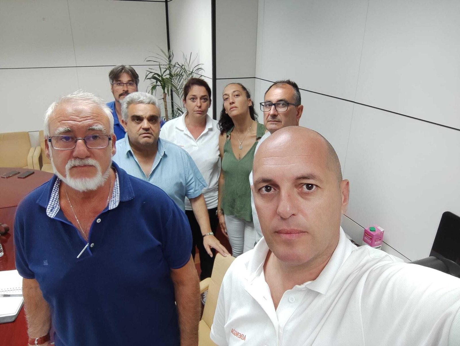 Representantes de los comités de Abengoa encerrados en la SEPI