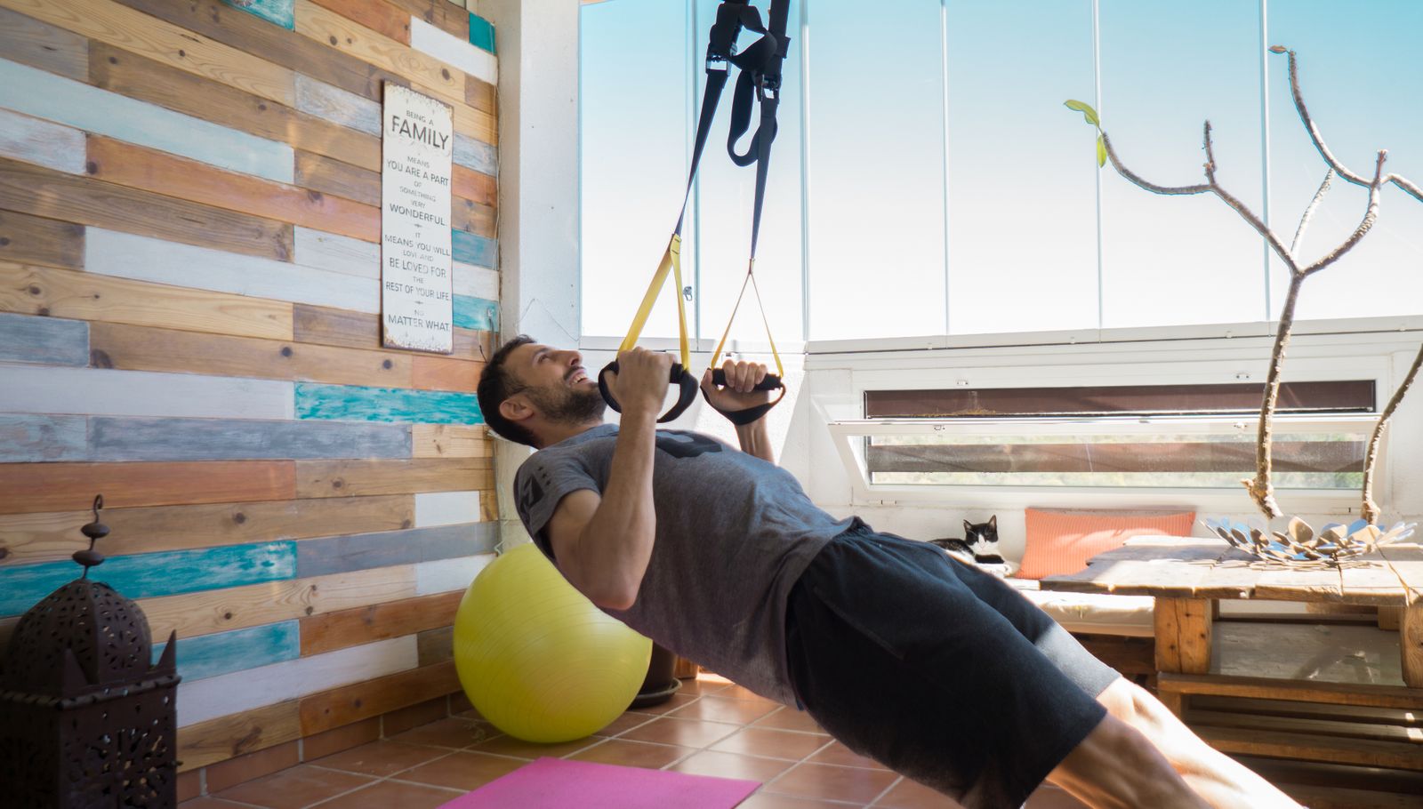 Carlos de Cobos es de los pocos jugadores que tiene material para trabajar en casa.