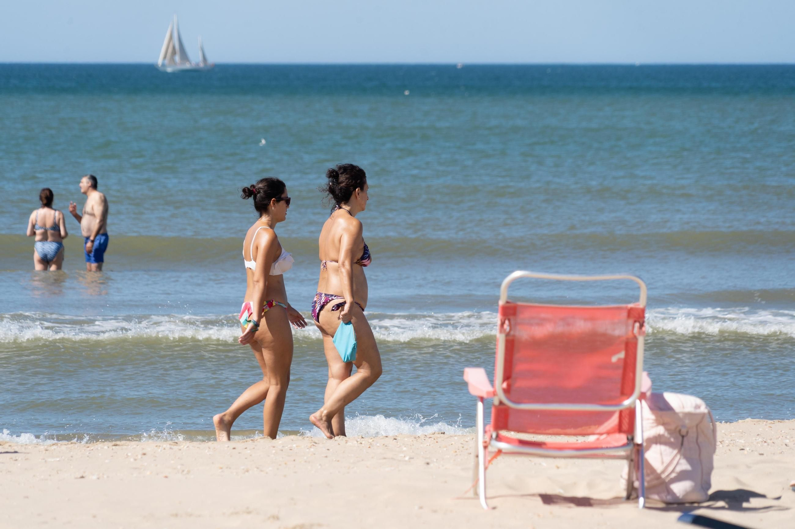 La Playa de la Bota este domingo, soleada, viva&nbsp;y&nbsp;con&nbsp;brisa
