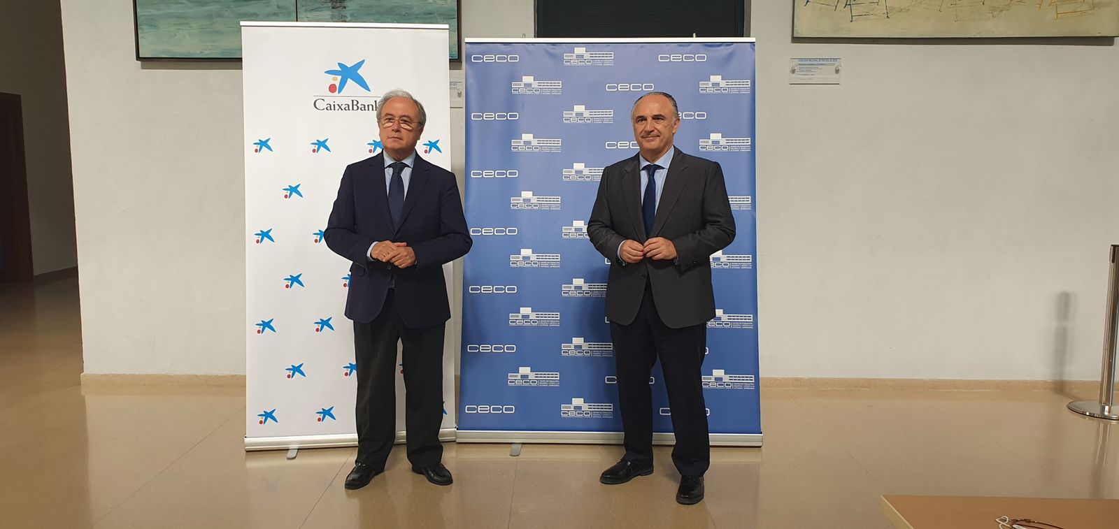 Antonio Díaz y Juan Ignacio Zafra en la firma del convenio entre Caixabank y CECO.