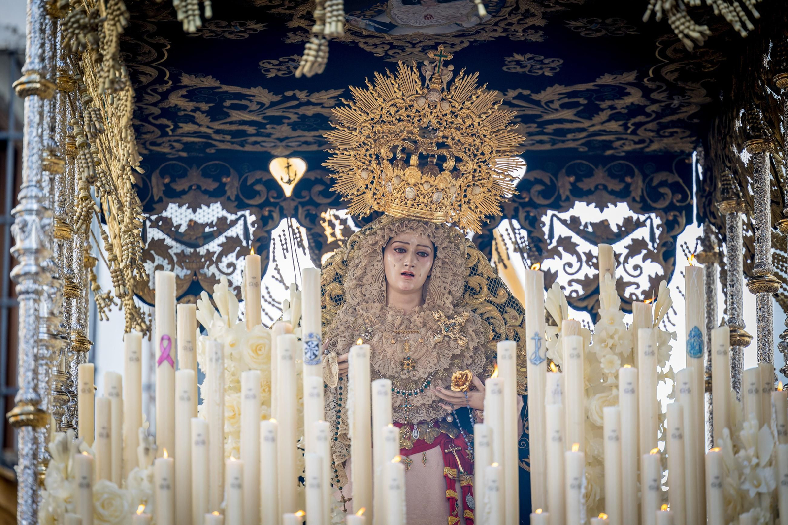 Imágenes de la salida de Cigarreras en la Semana Santa de Cádiz 2025