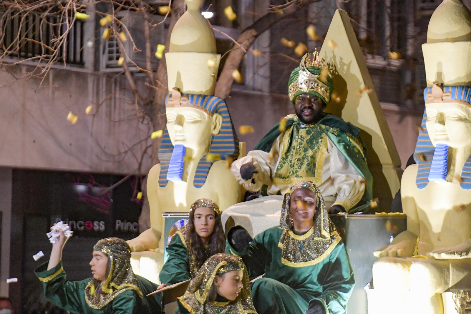 Fotos de la cabalgata de Reyes Magos de Granada 2022