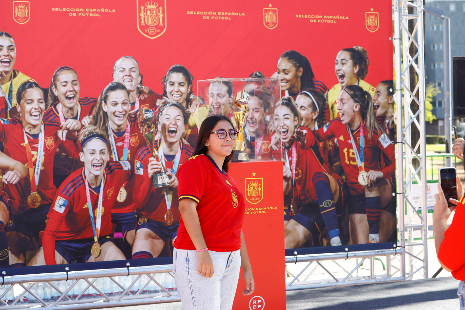 Córdoba se divierte en la 'Fan Zone' previa al partido de España ante Suiza, en imágenes