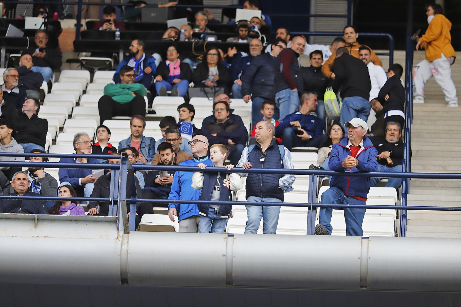 Imágenes del ambiente en el Recreativo de Huelva - San Fernando