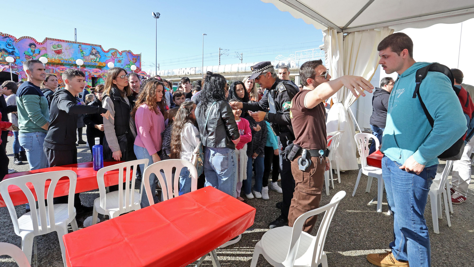 El parque de atracciones de Navidad junto a la Feria volvió a llenarse este sábado El parque de atracciones de Navidad junto a la Feria volvió a llenarse este sábado
