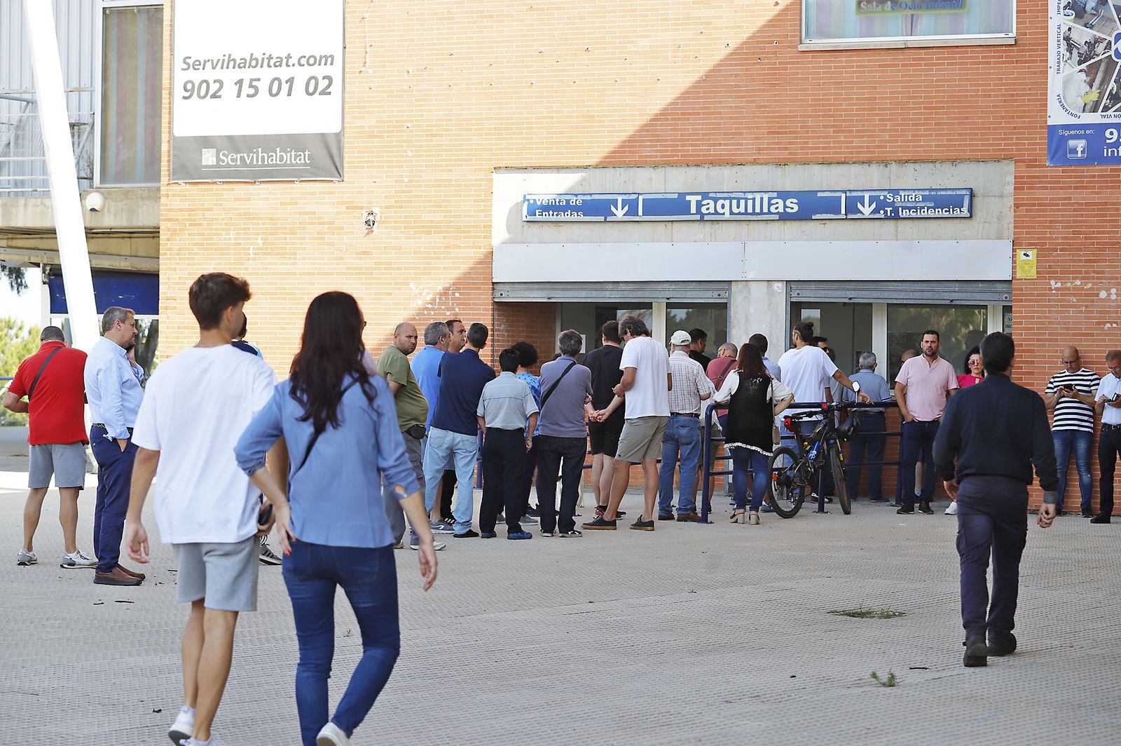 Largas colas en el Nuevo Colombino para las entradas del partido ante el Cacereño