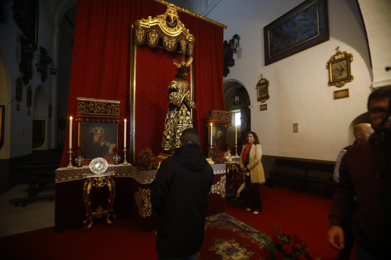 Las mejores imágenes de los besapiés del segundo domingo de Cuaresma en Córdoba