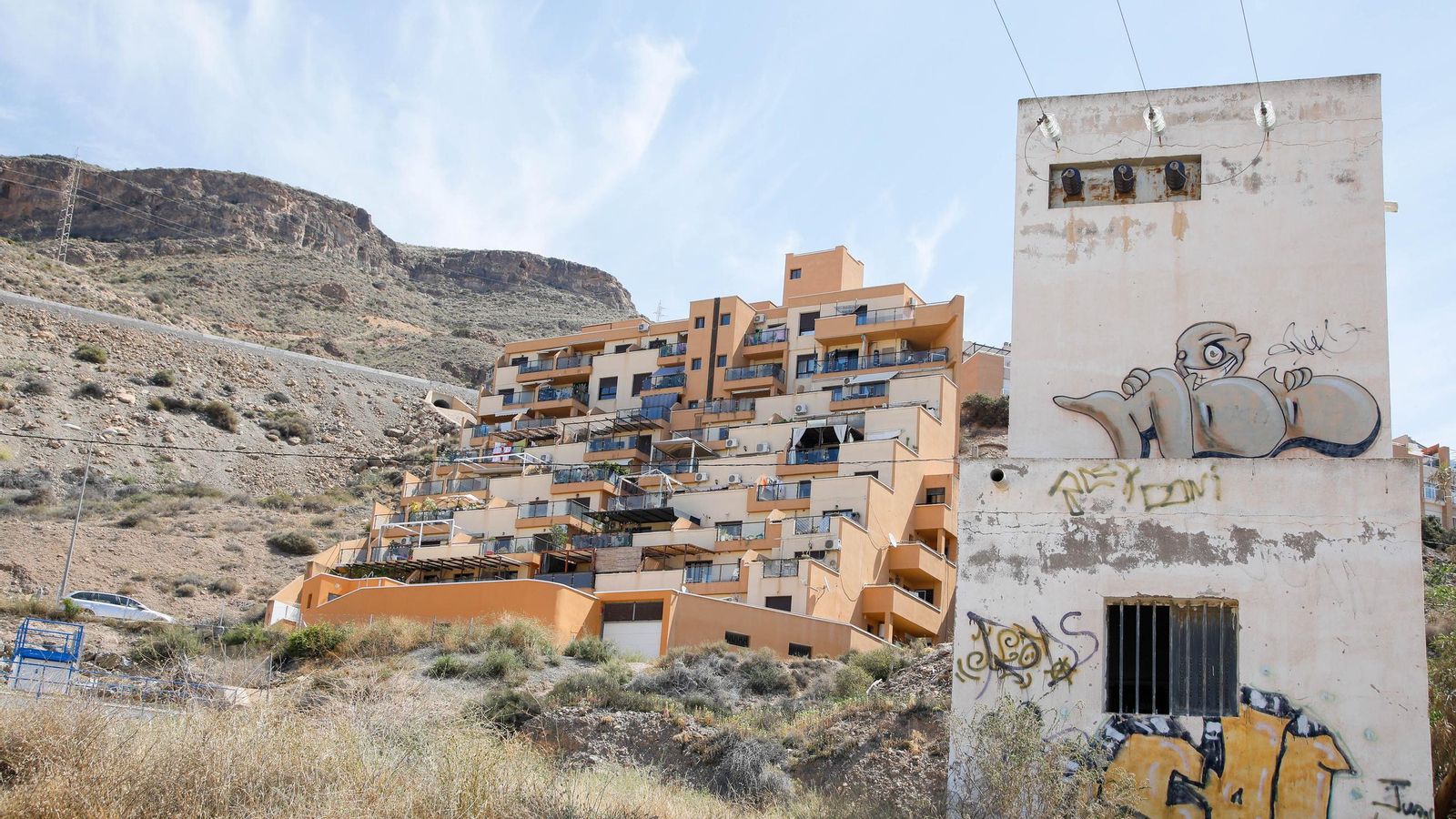 Edificio Vistaverde de la calle Catania de Aguadulce.