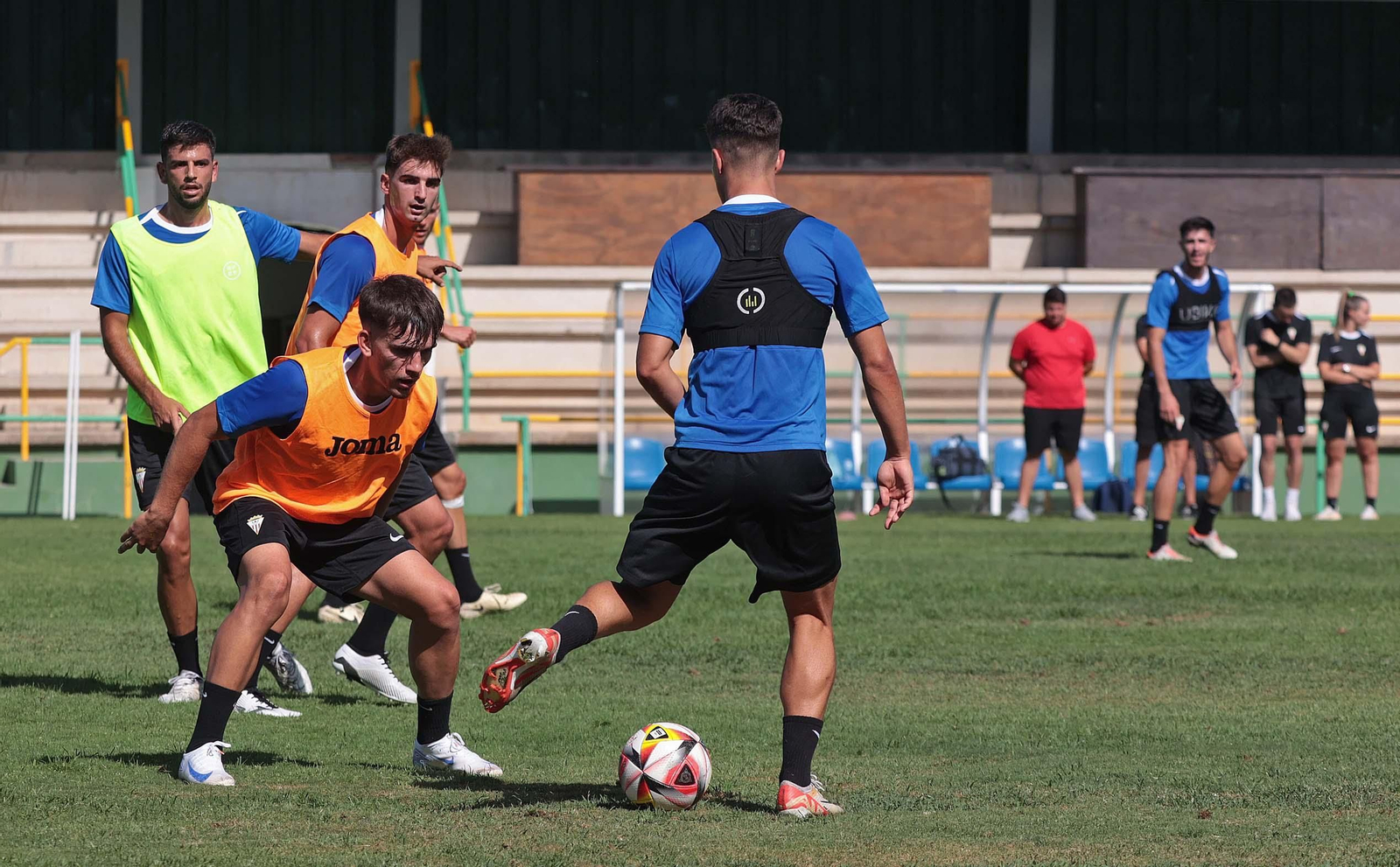 Fotos del primer entrenamiento del Algeciras CF de la pretemporada 2024/2025 en Los Barrios