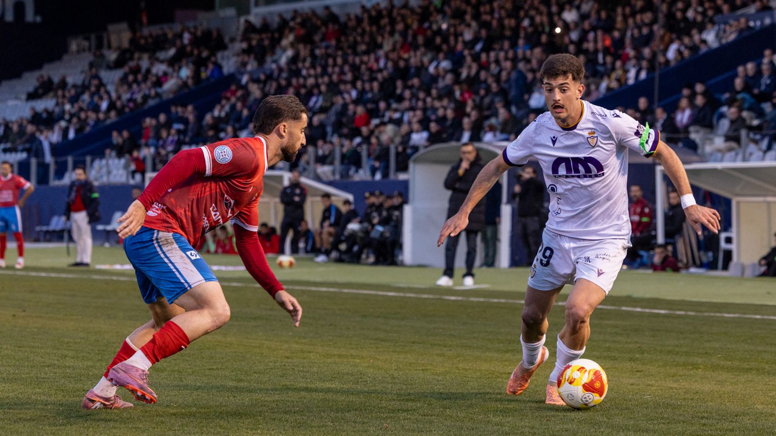 David Serrano percutió con insistencia por la izquierda.