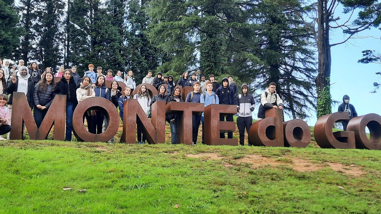 Durante diez días los alumnos se empaparon de la cultura local en enclaves como Monte de Gozo.