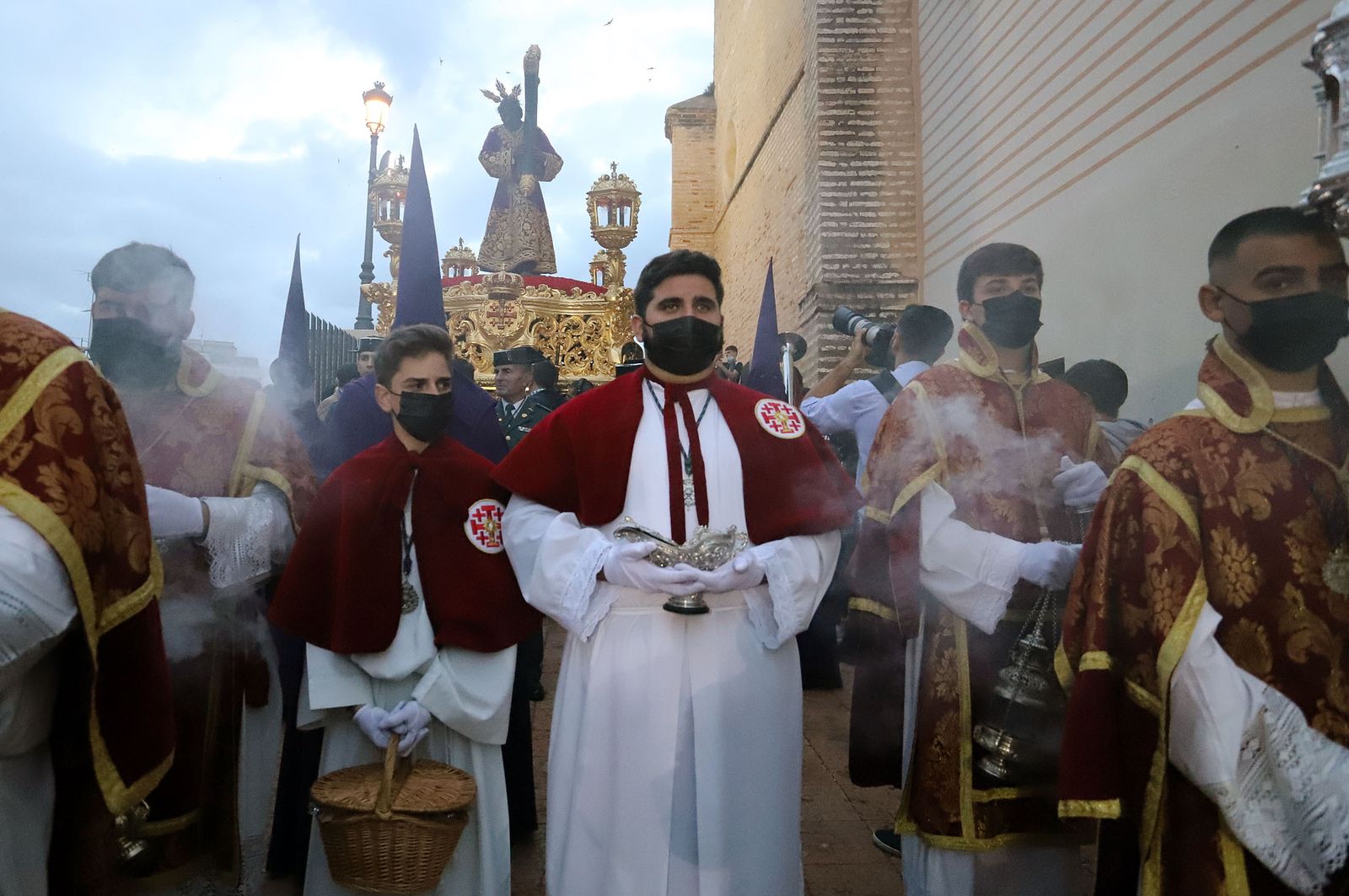 Imágenes de Pasión en su procesión por Huelva