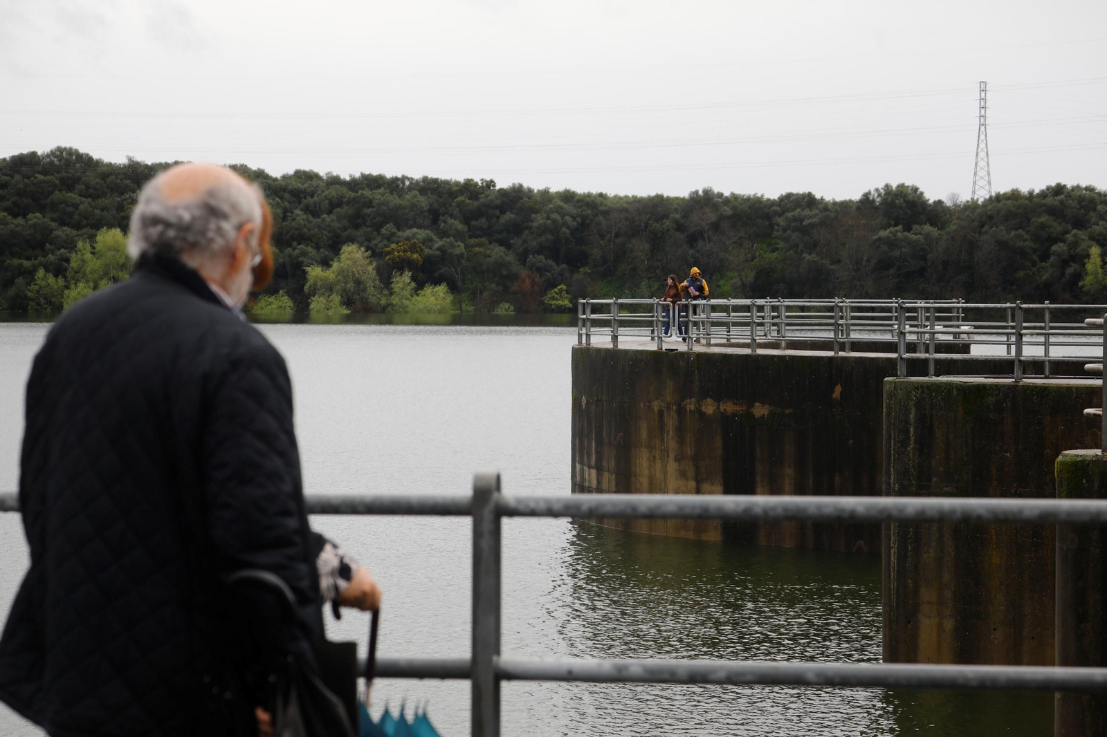 El desembalse del pantano de Navallana, en imágenes