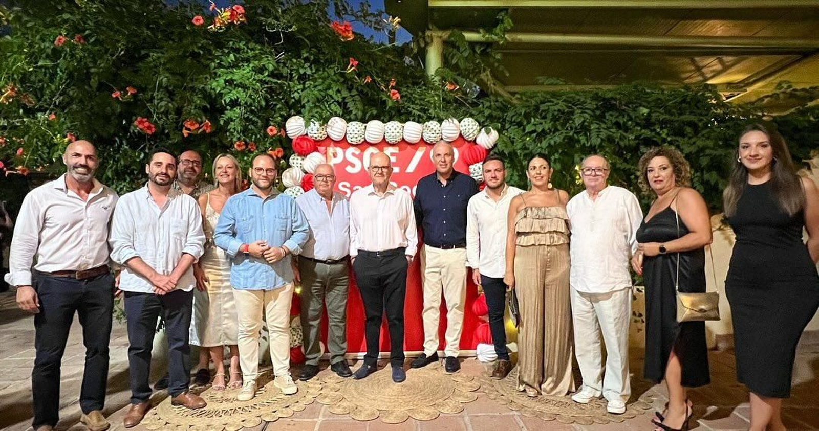 Manuel Chaves (centro), junto a los representantes socialistas