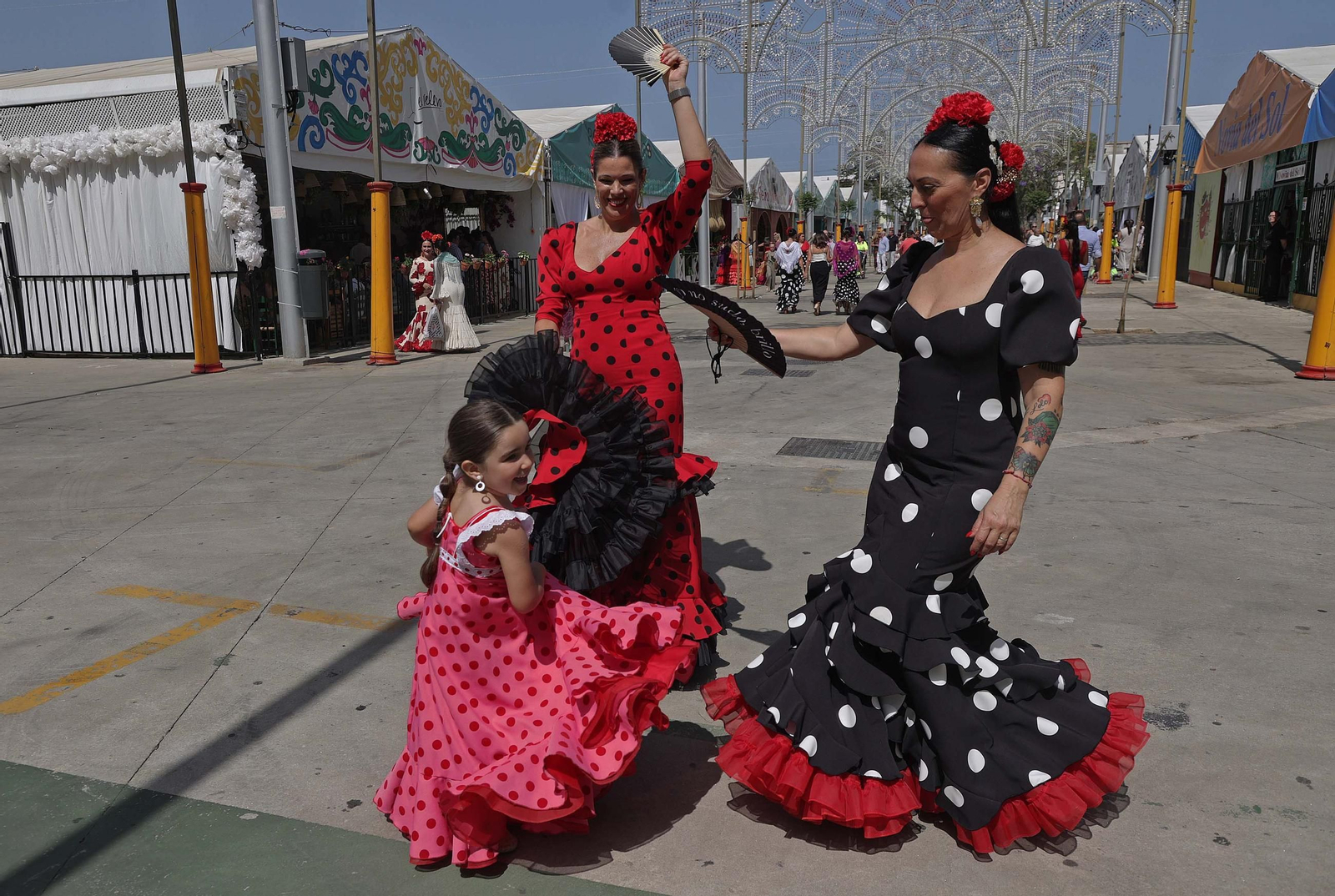 Búscate en las fotos del Domingo por Sevillanas de la Feria Real de Algeciras 2025