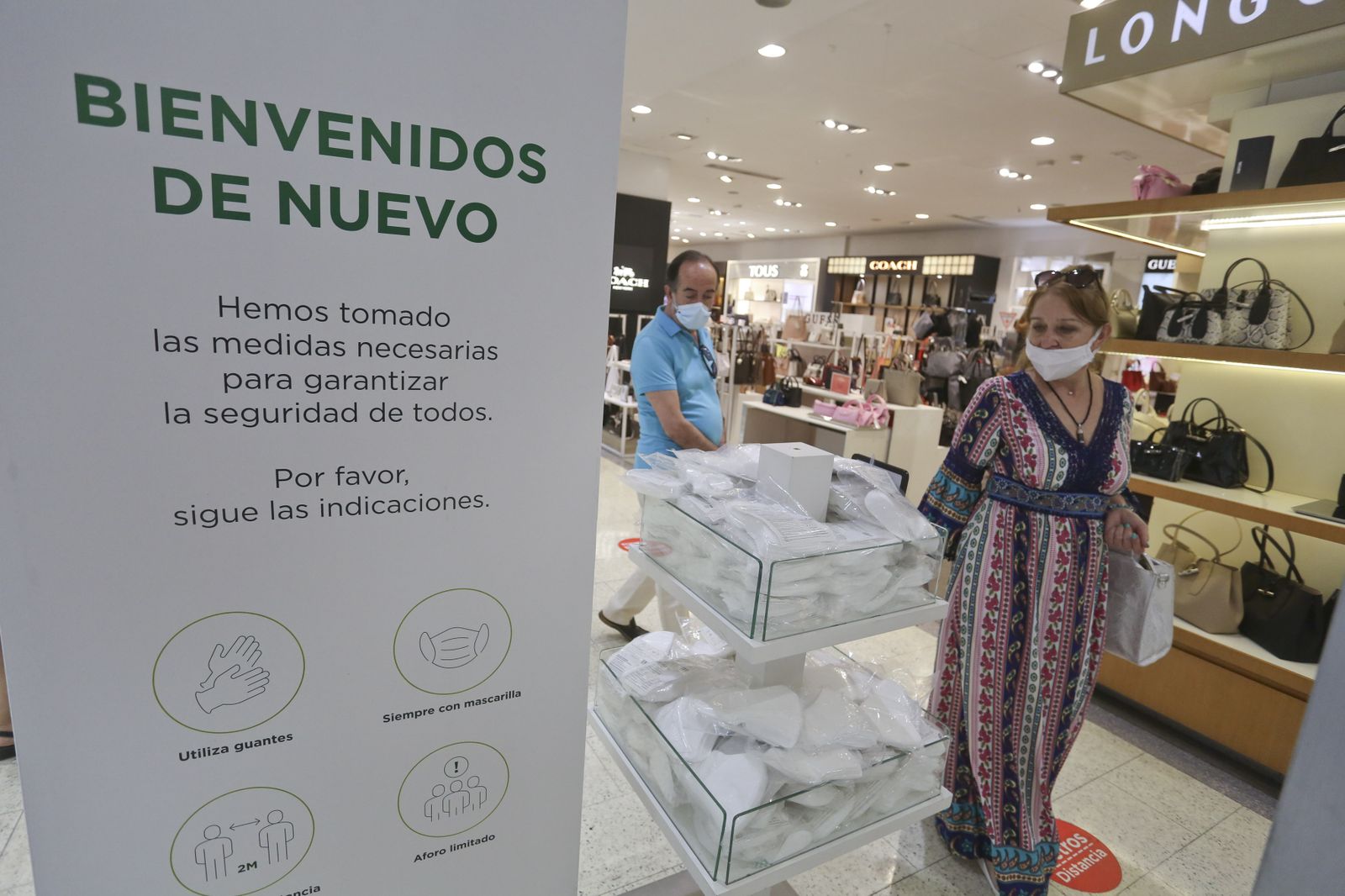 Las fotos de los centros comerciales de Málaga abiertos, en la fase 2 de la desescalada