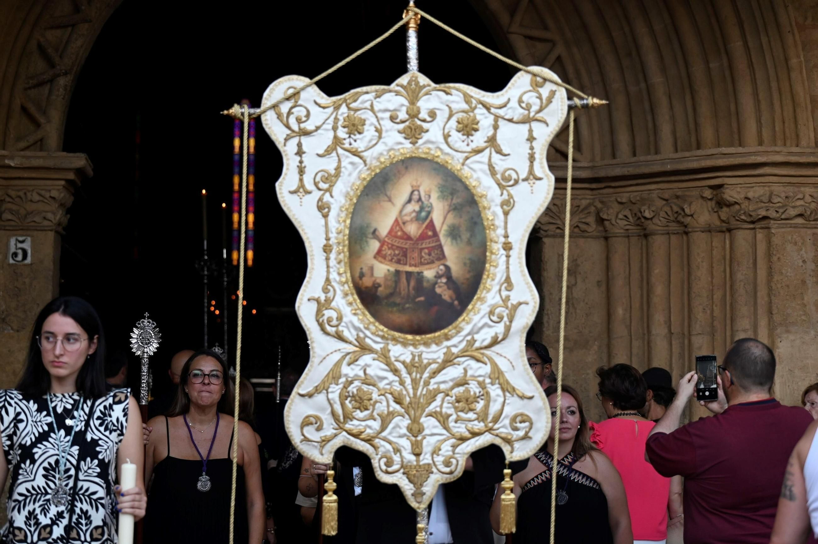 La procesión de la Virgen de Villaviciosa de Córdoba, en imágenes