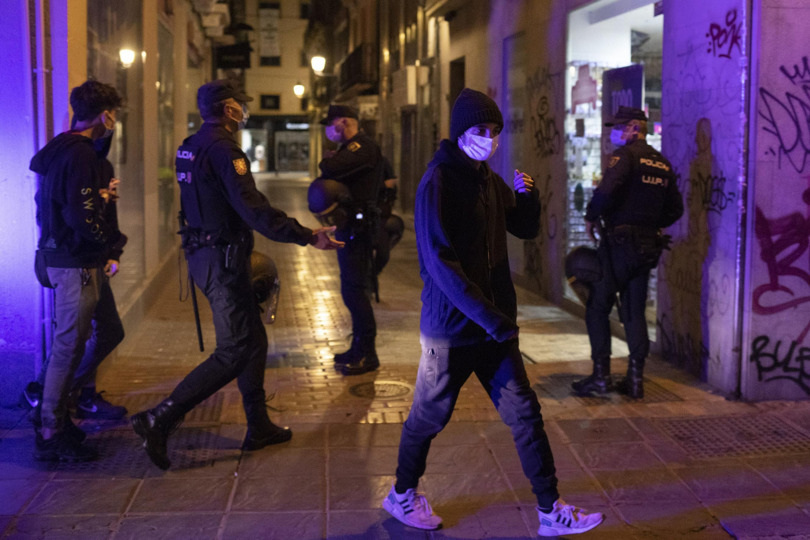 Pinchazo de la manifestación contra el estado de alarma en Granada, casi sin asistentes