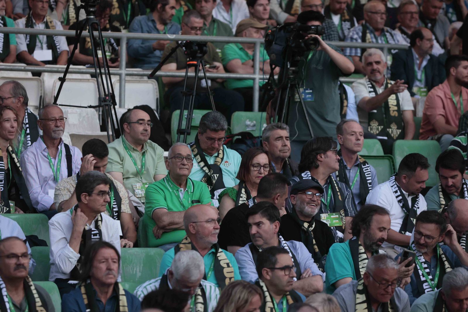 Búscate en el acto Siempre Verdiblancos