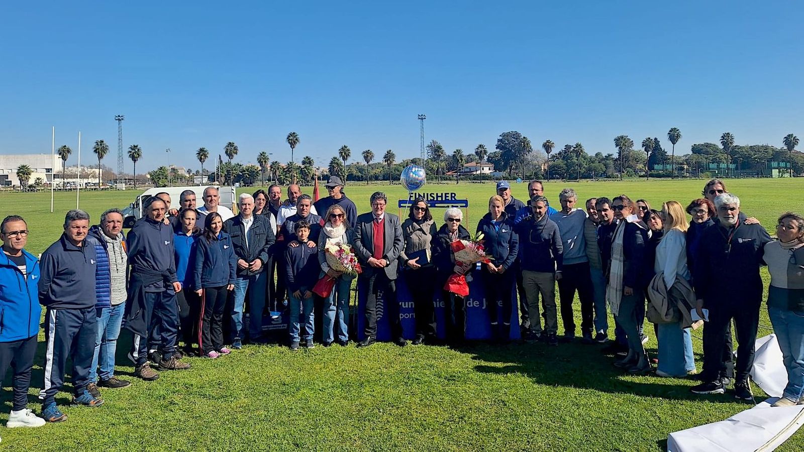 Un momento del homenaje de Deportes al trabajador Dani Barroso.