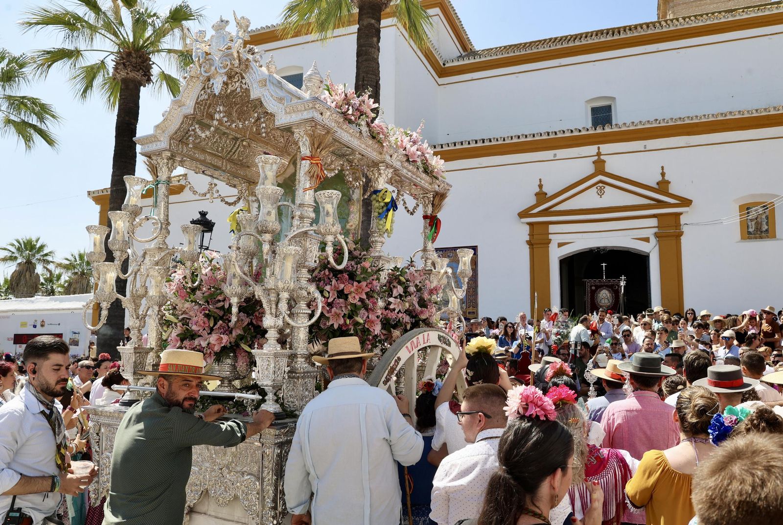 Presentación de las hermandades en Villamanrique