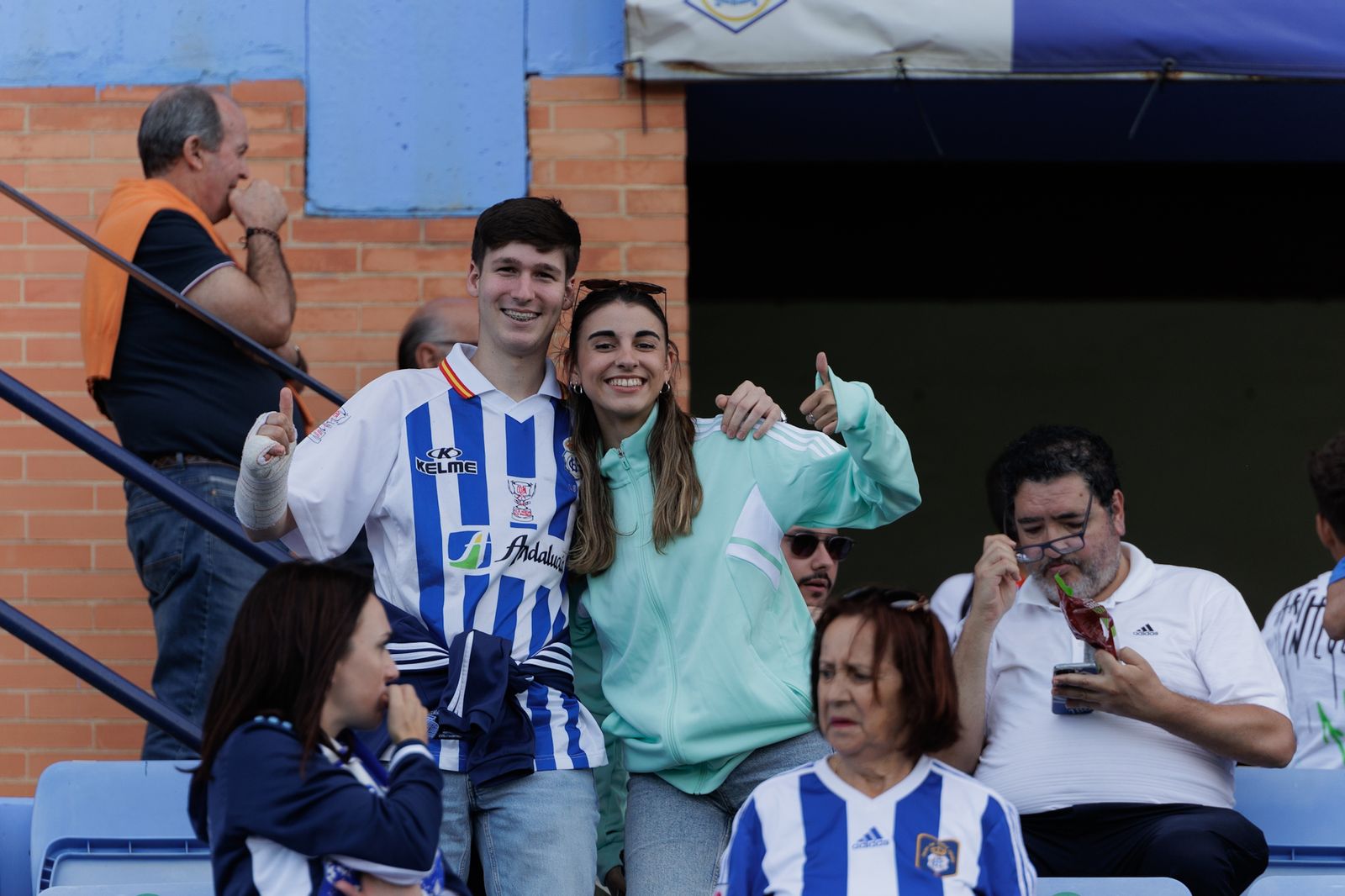 Las mejores imágenes de la afición del Recre en el partido contra la Segoviana