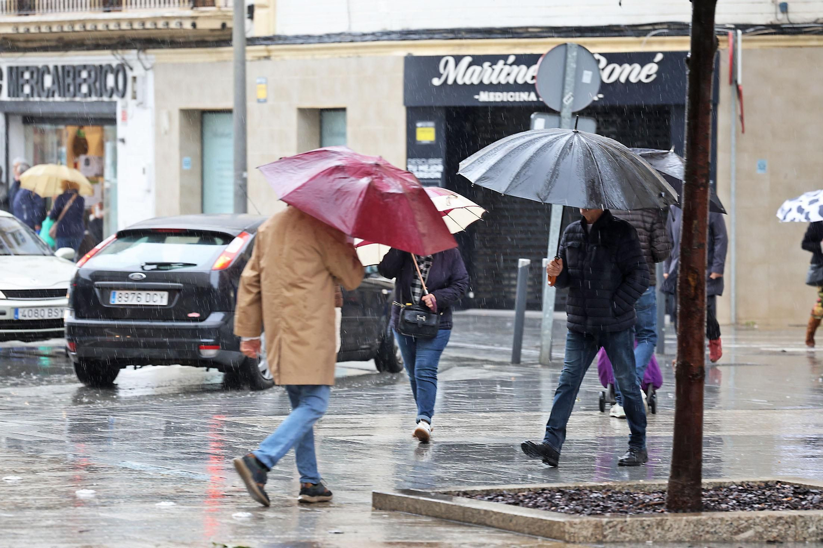 Imágenes de la lluviosa mañana de sábado en Huelva