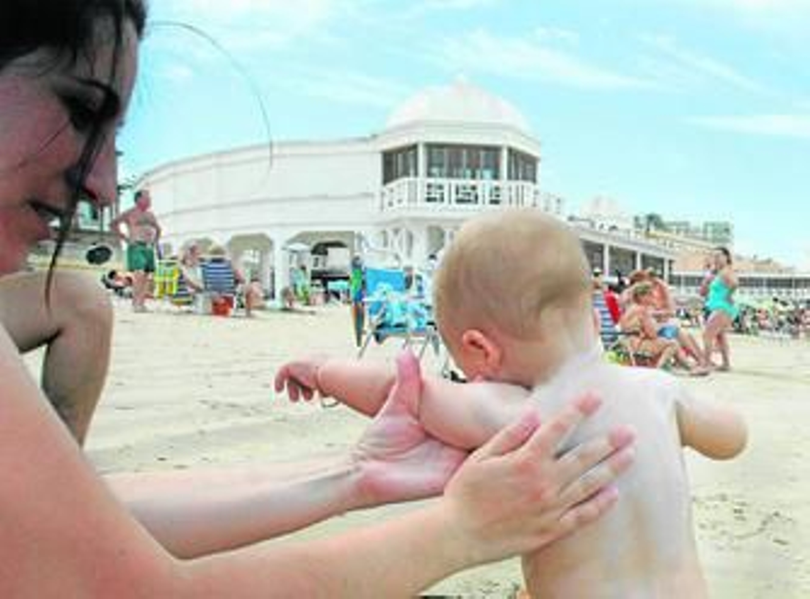 La subida de las temperaturas de estos días anima a ir a la playa y tomar el sol.