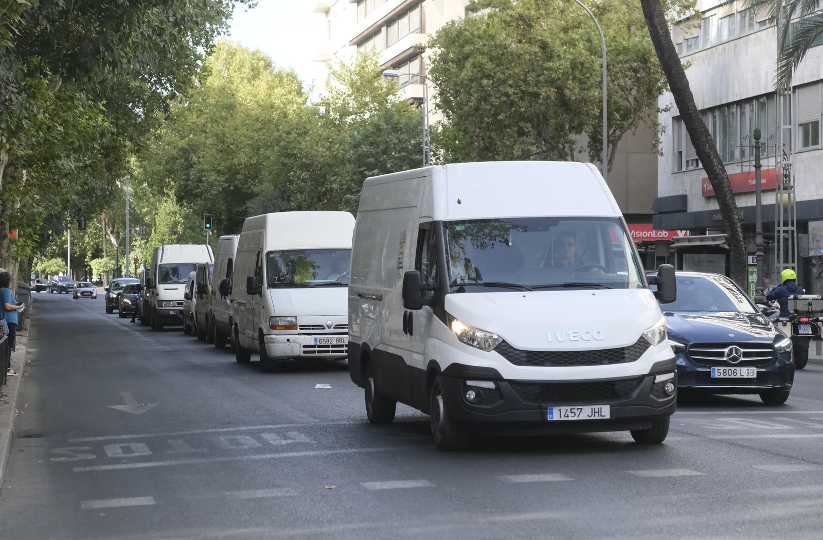 Las protestas del comercio ambulante colapsan el centro de Córdoba, en imágenes