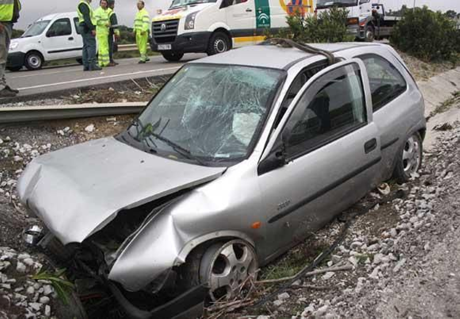 Cuatro personas, dos de ellas menores, heridas graves en un espectacular accidente  en la carretera CA-34 a la altura de El Toril, en sentido La Línea de la Concepción

Foto: Vanessa Perez