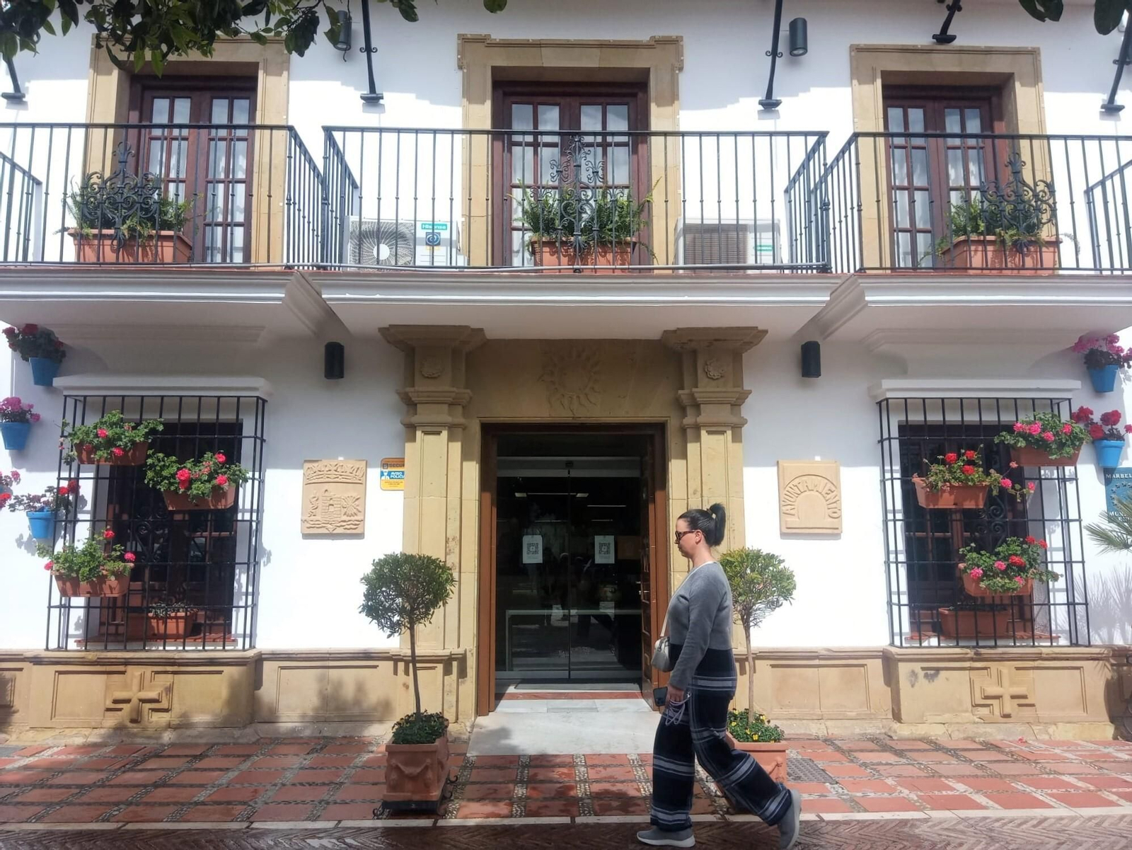 La fachada principal del Ayuntamiento de Marbella.