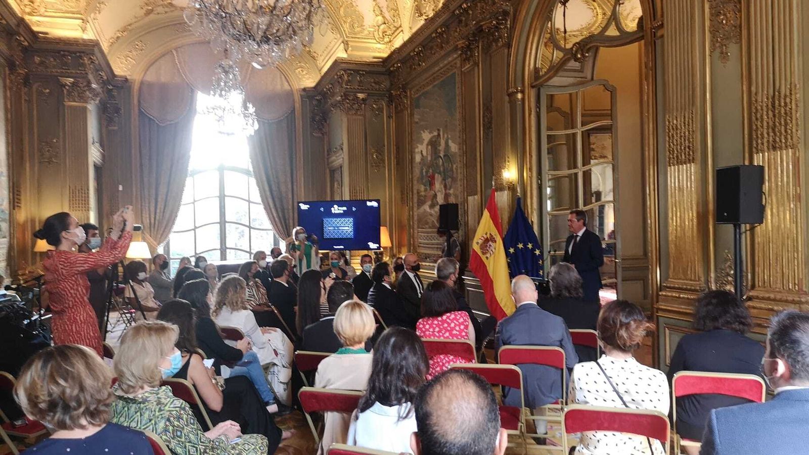 El alcalde, Juan Espadas, en la presentación de la alianza turística de Sevilla con Barcelona en la Embajada de España en París.