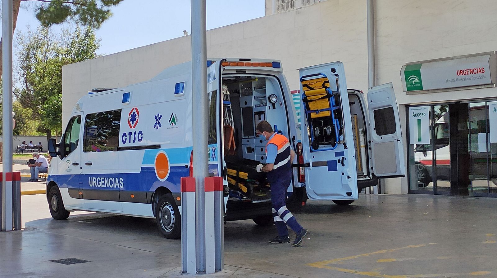 Puerta de Urgencias del Hospital Reina Sofía.