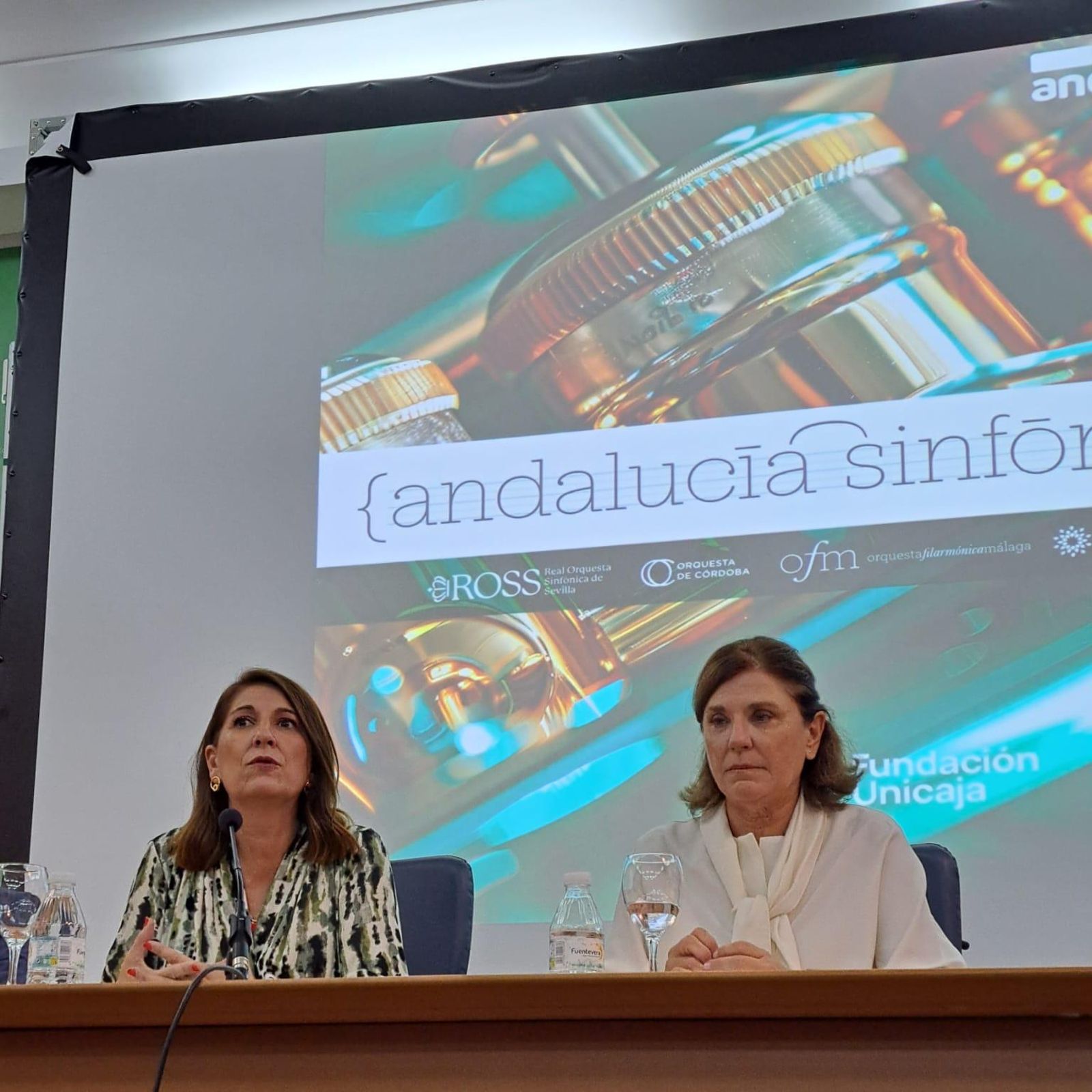 eresa Herrera y Pía Halcón en la presentación de los conciertos.