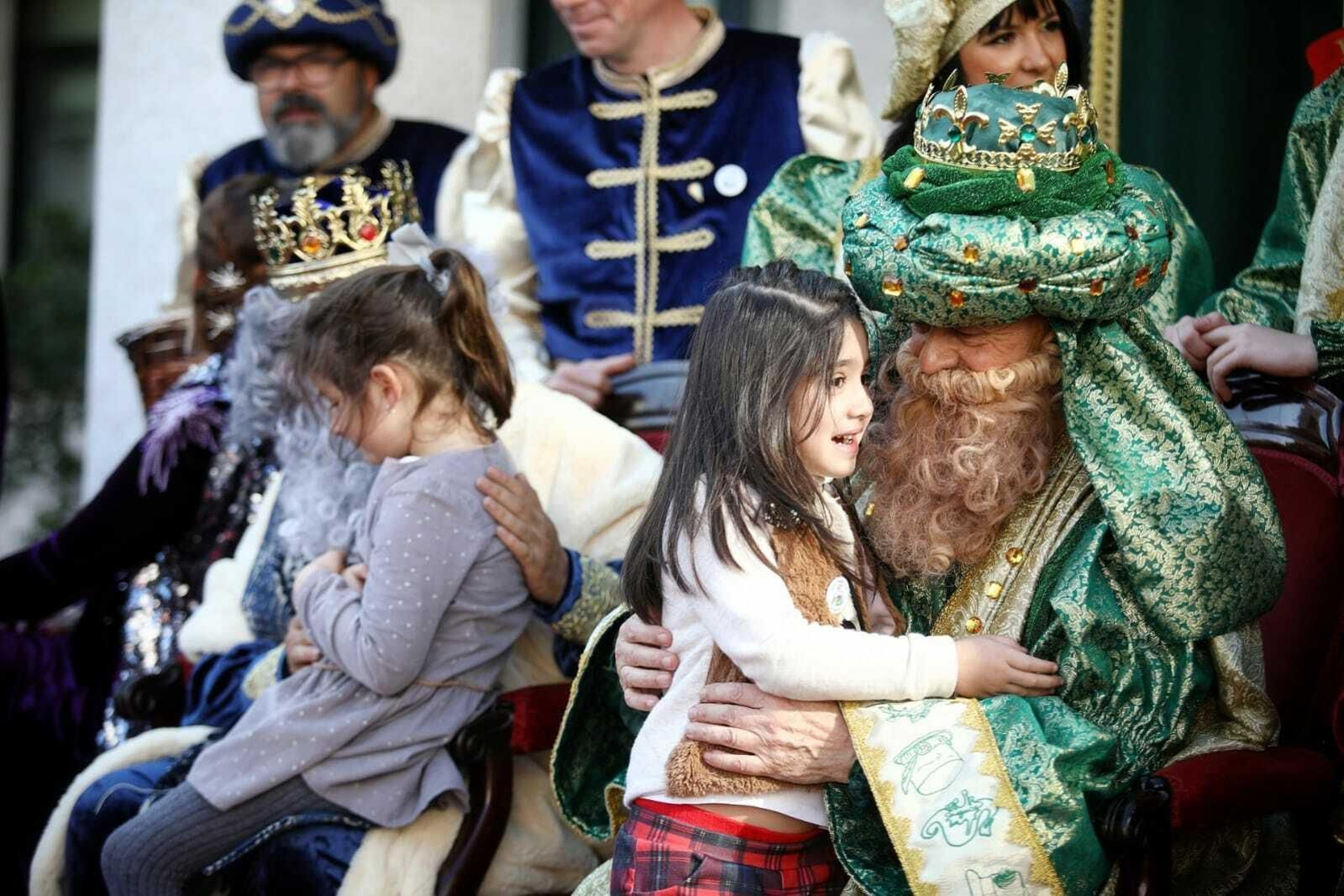 Los Reyes Magos de Cádiz visitan a la Guardia Civil