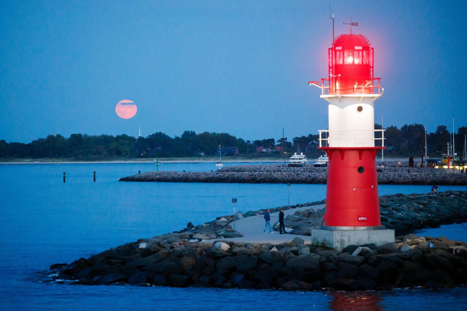 La Superluna azul captada en diferentes partes del planeta: un disfrute visual de la Luna del Esturión