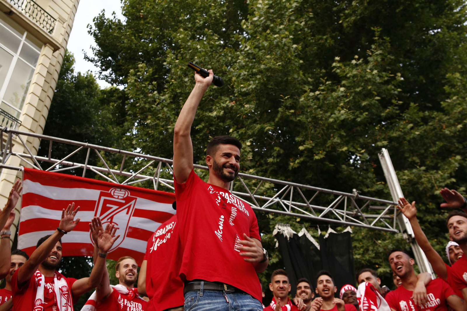 La Fuente de las Batallas, punto de reunión de todo el granadinismo