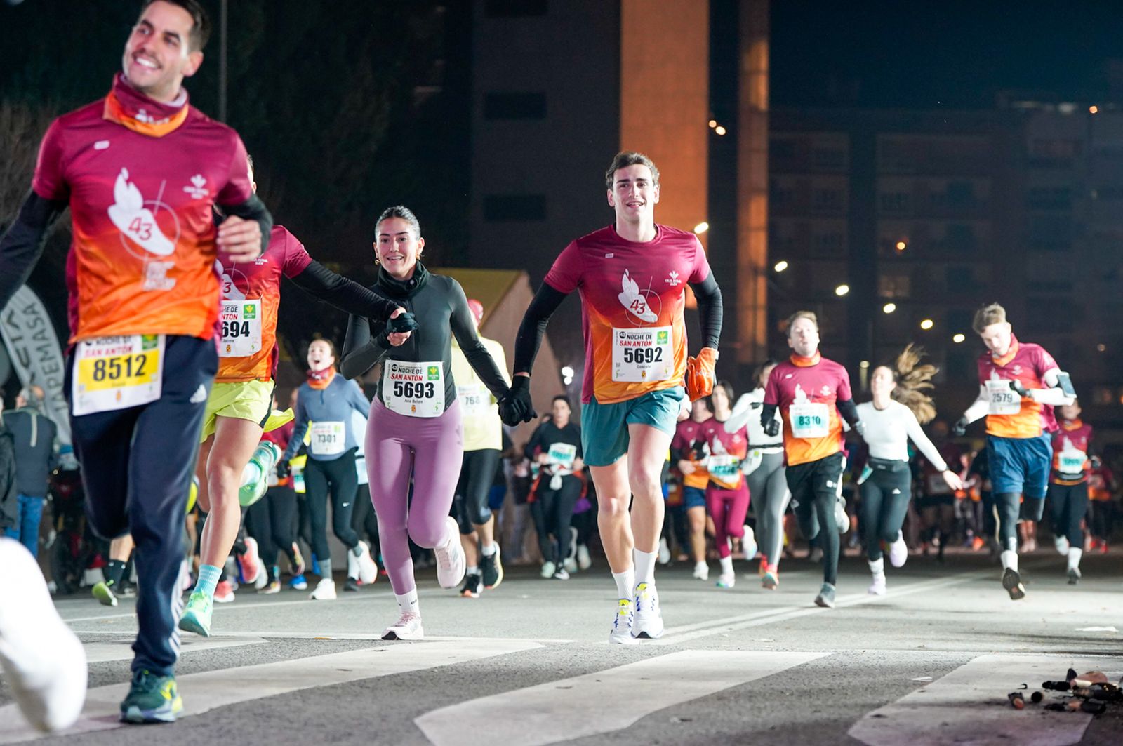 En imágenes: búscate en tu llegada a meta de la Carrera de San Antón 2026 (17)