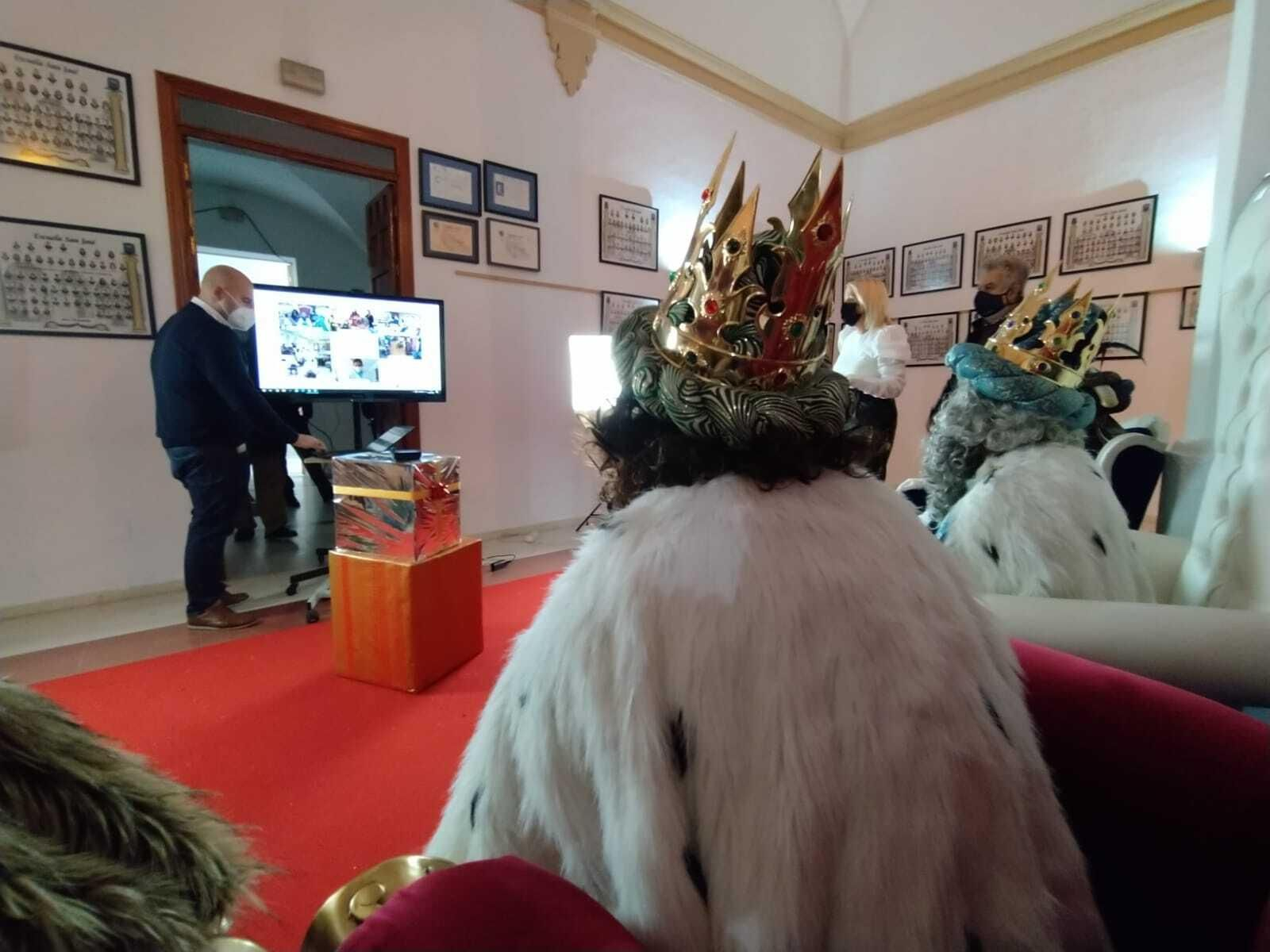 Videoconferencia de los Reyes Magos con los mayores en San Fernando