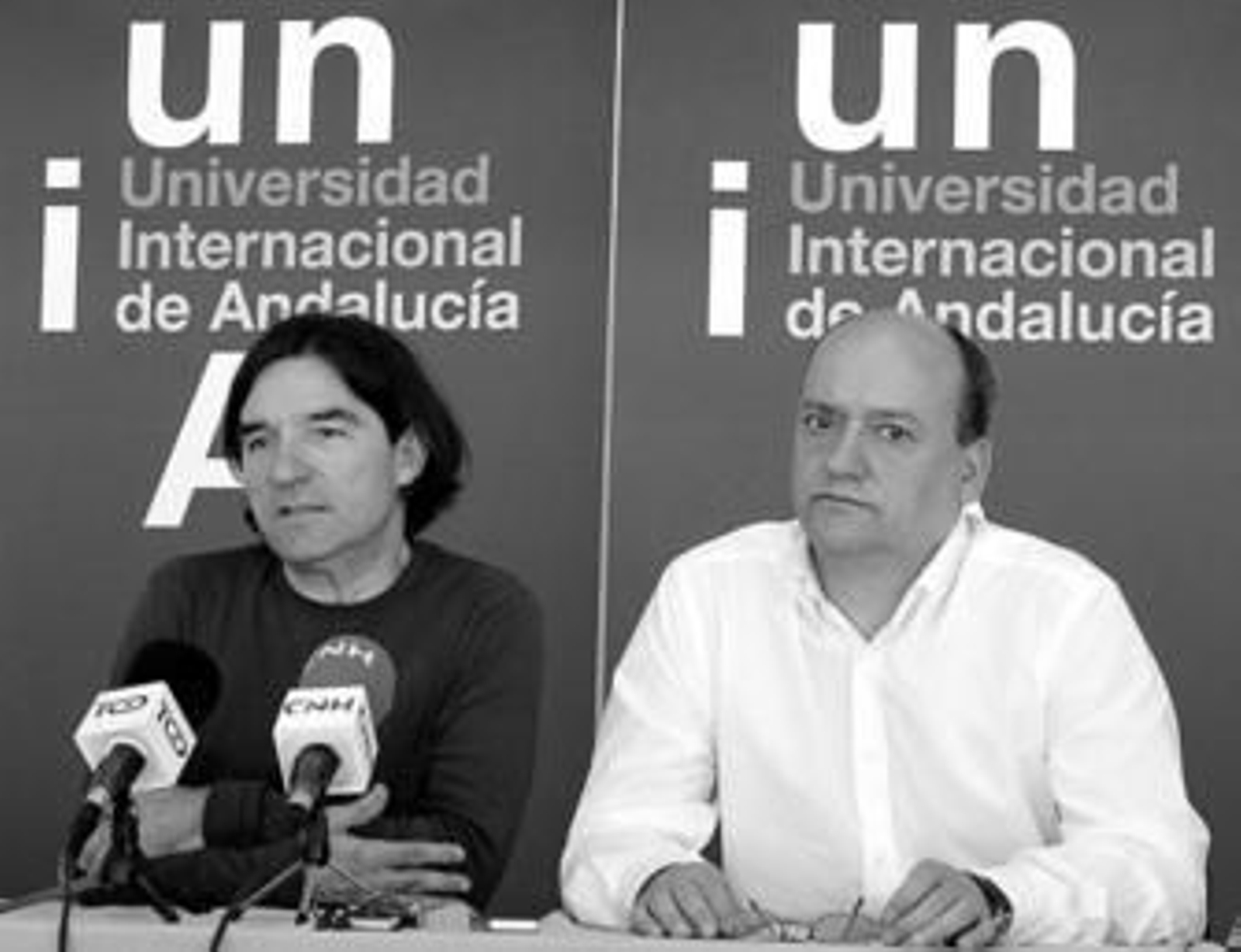 El director del curso, Francisco Javier Herrera Tolentino, y el escritor Gustavo Martín Garzo. El director del curso, Francisco Javier Herrera Tolentino, y el escritor Gustavo Martín Garzo.