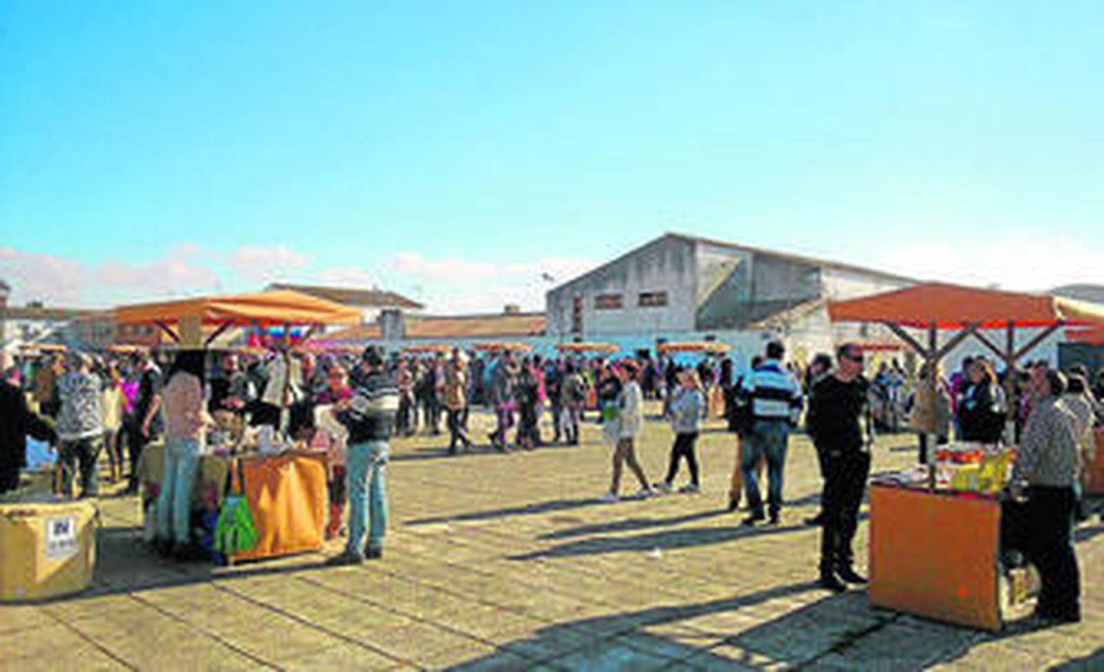 Un plano general de la sexta edición del Mercado de Sabores que se celebró ayer en Doña Blanca.