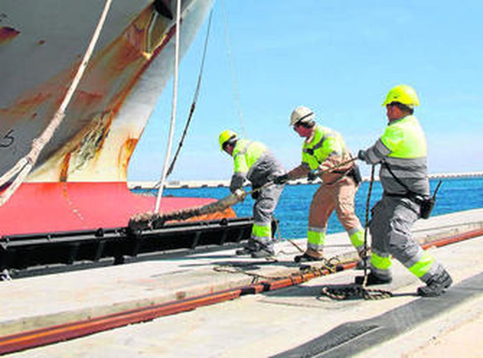 Amarradores en el Puerto de Algeciras